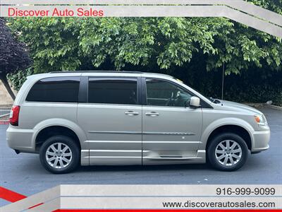 2015 Chrysler Town & Country Touring  HANDICAP WHEELCHAIR ACCESSIBLE VAN - Photo 9 - Sacramento, CA 95821