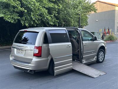 2015 Chrysler Town & Country Touring  HANDICAP WHEELCHAIR ACCESSIBLE VAN - Photo 3 - Sacramento, CA 95821