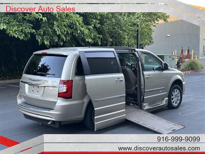 2015 Chrysler Town & Country Touring  HANDICAP WHEELCHAIR ACCESSIBLE VAN - Photo 3 - Sacramento, CA 95821