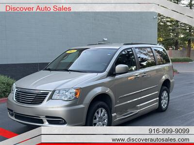 2015 Chrysler Town & Country Touring  HANDICAP WHEELCHAIR ACCESSIBLE VAN - Photo 4 - Sacramento, CA 95821