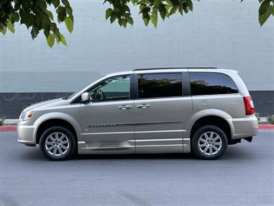 2015 Chrysler Town & Country Touring  HANDICAP WHEELCHAIR ACCESSIBLE VAN - Photo 5 - Sacramento, CA 95821