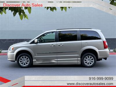 2015 Chrysler Town & Country Touring  HANDICAP WHEELCHAIR ACCESSIBLE VAN - Photo 5 - Sacramento, CA 95821