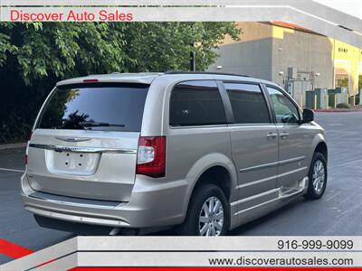 2015 Chrysler Town & Country Touring  HANDICAP WHEELCHAIR ACCESSIBLE VAN - Photo 8 - Sacramento, CA 95821