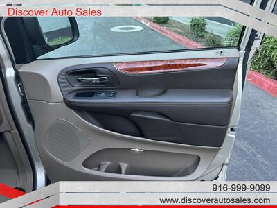 2015 Chrysler Town & Country Touring  HANDICAP WHEELCHAIR ACCESSIBLE VAN - Photo 17 - Sacramento, CA 95821