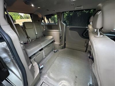 2015 Chrysler Town & Country Touring  HANDICAP WHEELCHAIR ACCESSIBLE VAN - Photo 14 - Sacramento, CA 95821