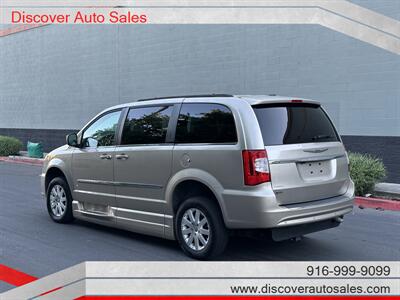 2015 Chrysler Town & Country Touring  HANDICAP WHEELCHAIR ACCESSIBLE VAN - Photo 6 - Sacramento, CA 95821