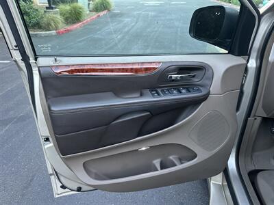 2015 Chrysler Town & Country Touring  HANDICAP WHEELCHAIR ACCESSIBLE VAN - Photo 15 - Sacramento, CA 95821