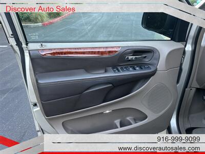 2015 Chrysler Town & Country Touring  HANDICAP WHEELCHAIR ACCESSIBLE VAN - Photo 15 - Sacramento, CA 95821