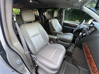 2015 Chrysler Town & Country Touring  HANDICAP WHEELCHAIR ACCESSIBLE VAN - Photo 18 - Sacramento, CA 95821