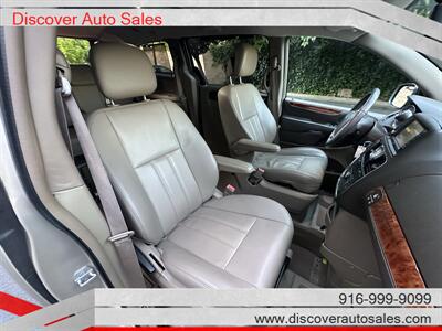 2015 Chrysler Town & Country Touring  HANDICAP WHEELCHAIR ACCESSIBLE VAN - Photo 18 - Sacramento, CA 95821