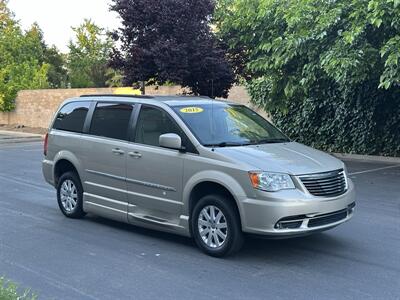 2015 Chrysler Town & Country Touring  HANDICAP WHEELCHAIR ACCESSIBLE VAN - Photo 10 - Sacramento, CA 95821