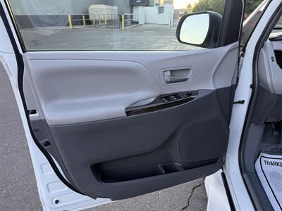 2016 Toyota Sienna XLE 8-Passenger   - Photo 15 - Sacramento, CA 95821