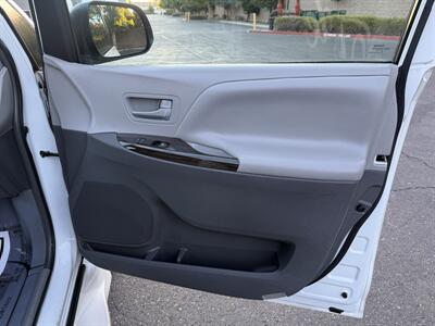 2016 Toyota Sienna XLE 8-Passenger   - Photo 9 - Sacramento, CA 95821