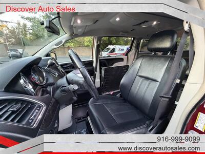 2014 Chrysler Town & Country Touring HANDICAP WHEELCHAIR ACCESSIBLE VAN - Photo 17 - Sacramento, CA 95821