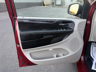 2014 Chrysler Town & Country Touring HANDICAP WHEELCHAIR ACCESSIBLE VAN - Photo 16 - Sacramento, CA 95821