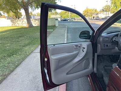 2002 Dodge Grand Caravan Sport  HANDICAP WHEELCHAIR ACCESSIBLE VAN - Photo 16 - Sacramento, CA 95821