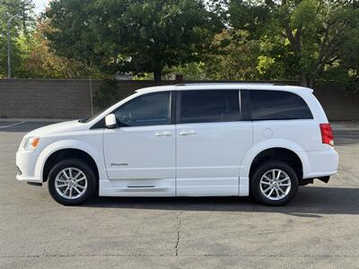 2020 Dodge Grand Caravan SXT HANDICAP WHEELCHAIR ACCESSIBLE VAN - Photo 3 - Sacramento, CA 95821