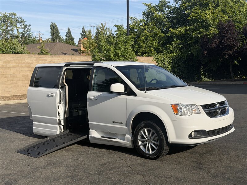 2020 Dodge Grand Caravan SXT  HANDICAP WHEELCHAIR ACCESSIBLE VAN