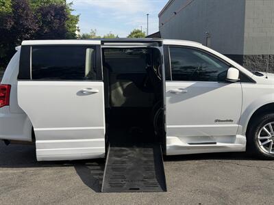 2020 Dodge Grand Caravan SXT HANDICAP WHEELCHAIR ACCESSIBLE VAN - Photo 11 - Sacramento, CA 95821