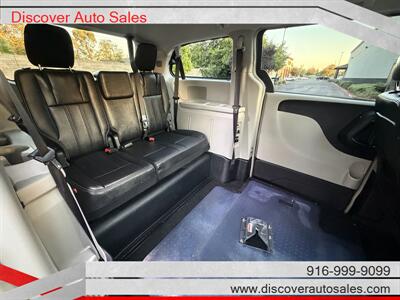 2015 Chrysler Town & Country Touring HANDICAP WHEELCHAIR ACCESSIBLE VAN - Photo 9 - Sacramento, CA 95821