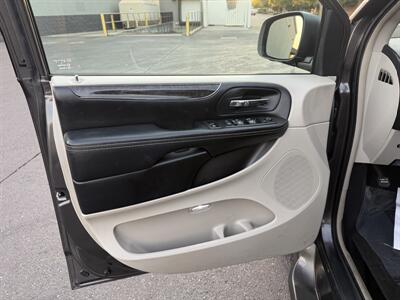 2015 Chrysler Town & Country Touring HANDICAP WHEELCHAIR ACCESSIBLE VAN - Photo 14 - Sacramento, CA 95821