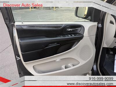 2015 Chrysler Town & Country Touring HANDICAP WHEELCHAIR ACCESSIBLE VAN - Photo 14 - Sacramento, CA 95821