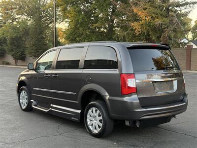 2015 Chrysler Town & Country Touring HANDICAP WHEELCHAIR ACCESSIBLE VAN - Photo 4 - Sacramento, CA 95821