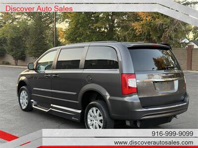 2015 Chrysler Town & Country Touring HANDICAP WHEELCHAIR ACCESSIBLE VAN - Photo 4 - Sacramento, CA 95821