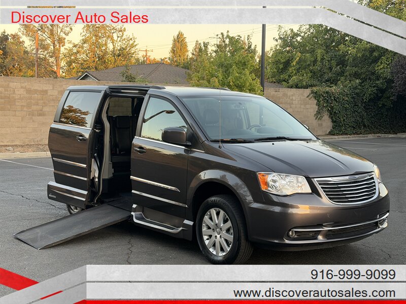 2015 Chrysler Town & Country Touring  HANDICAP WHEELCHAIR ACCESSIBLE VAN - Photo 1 - Sacramento, CA 95821