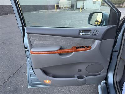 2007 Toyota Sienna XLE 7-Passenger HANDICAP WHEELCHAIR ACCESSIBLE VAN - Photo 16 - Sacramento, CA 95821
