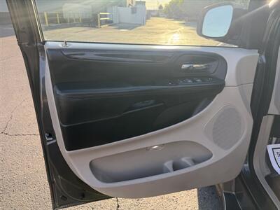 2016 Dodge Grand Caravan SXT HANDICAP WHEELCHAIR ACCESSIBLE VAN - Photo 17 - Sacramento, CA 95821