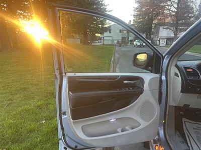 2012 Chrysler Town & Country Handicap Wheelchair accessible van   - Photo 18 - Sacramento, CA 95821