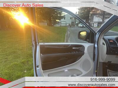 2012 Chrysler Town & Country Handicap Wheelchair accessible van   - Photo 18 - Sacramento, CA 95821