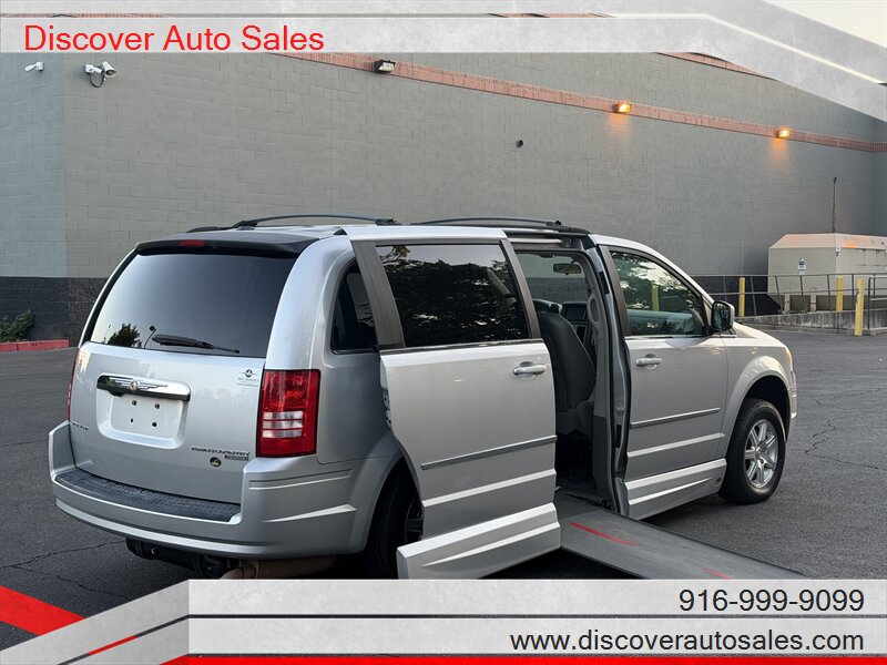 2009 Chrysler Town & Country Touring  HANDICAP WHEELCHAIR ACCESSIBLE VAN