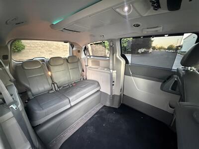 2009 Chrysler Town & Country Touring HANDICAP WHEELCHAIR ACCESSIBLE VAN - Photo 6 - Sacramento, CA 95821