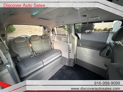 2009 Chrysler Town & Country Touring HANDICAP WHEELCHAIR ACCESSIBLE VAN - Photo 5 - Sacramento, CA 95821