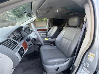 2009 Chrysler Town & Country Touring HANDICAP WHEELCHAIR ACCESSIBLE VAN - Photo 18 - Sacramento, CA 95821