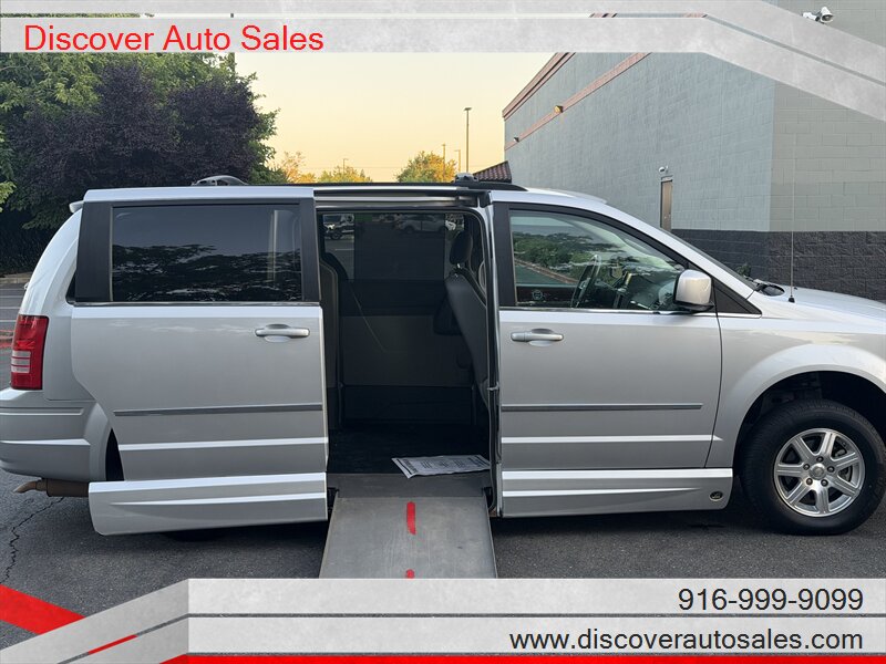2009 Chrysler Town & Country Touring  HANDICAP WHEELCHAIR ACCESSIBLE VAN