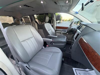 2009 Chrysler Town & Country Touring HANDICAP WHEELCHAIR ACCESSIBLE VAN - Photo 8 - Sacramento, CA 95821