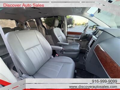 2009 Chrysler Town & Country Touring HANDICAP WHEELCHAIR ACCESSIBLE VAN - Photo 7 - Sacramento, CA 95821