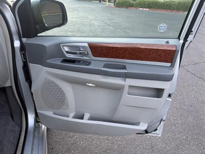 2009 Chrysler Town & Country Touring HANDICAP WHEELCHAIR ACCESSIBLE VAN - Photo 9 - Sacramento, CA 95821