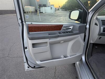 2009 Chrysler Town & Country Touring HANDICAP WHEELCHAIR ACCESSIBLE VAN - Photo 13 - Sacramento, CA 95821
