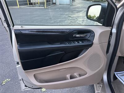 2015 Dodge Grand Caravan SXT  HANDICAP WHEELCHAIR ACCESSIBLE VAN - Photo 4 - Sacramento, CA 95821