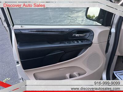 2015 Dodge Grand Caravan SXT  HANDICAP WHEELCHAIR ACCESSIBLE VAN - Photo 4 - Sacramento, CA 95821