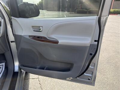 2014 Toyota Sienna XLE 8-Passenger - Photo 16 - Sacramento, CA 95821