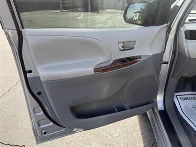 2014 Toyota Sienna XLE 8-Passenger - Photo 10 - Sacramento, CA 95821