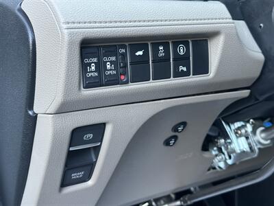 2022 Honda Odyssey Touring HANDICAP WHEELCHAIR ACCESSIBLE VAN - Photo 19 - Sacramento, CA 95821