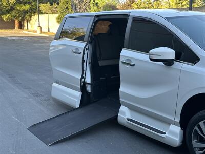 2022 Honda Odyssey Touring HANDICAP WHEELCHAIR ACCESSIBLE VAN - Photo 2 - Sacramento, CA 95821