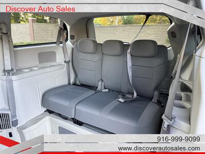 2010 Chrysler Town & Country Touring  HANDICAP WHEELCHAIR ACCESSIBLE VAN - Photo 17 - Sacramento, CA 95821