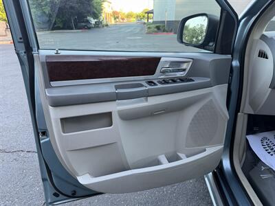 2010 Chrysler Town & Country Touring  HANDICAP WHEELCHAIR ACCESSIBLE VAN - Photo 15 - Sacramento, CA 95821